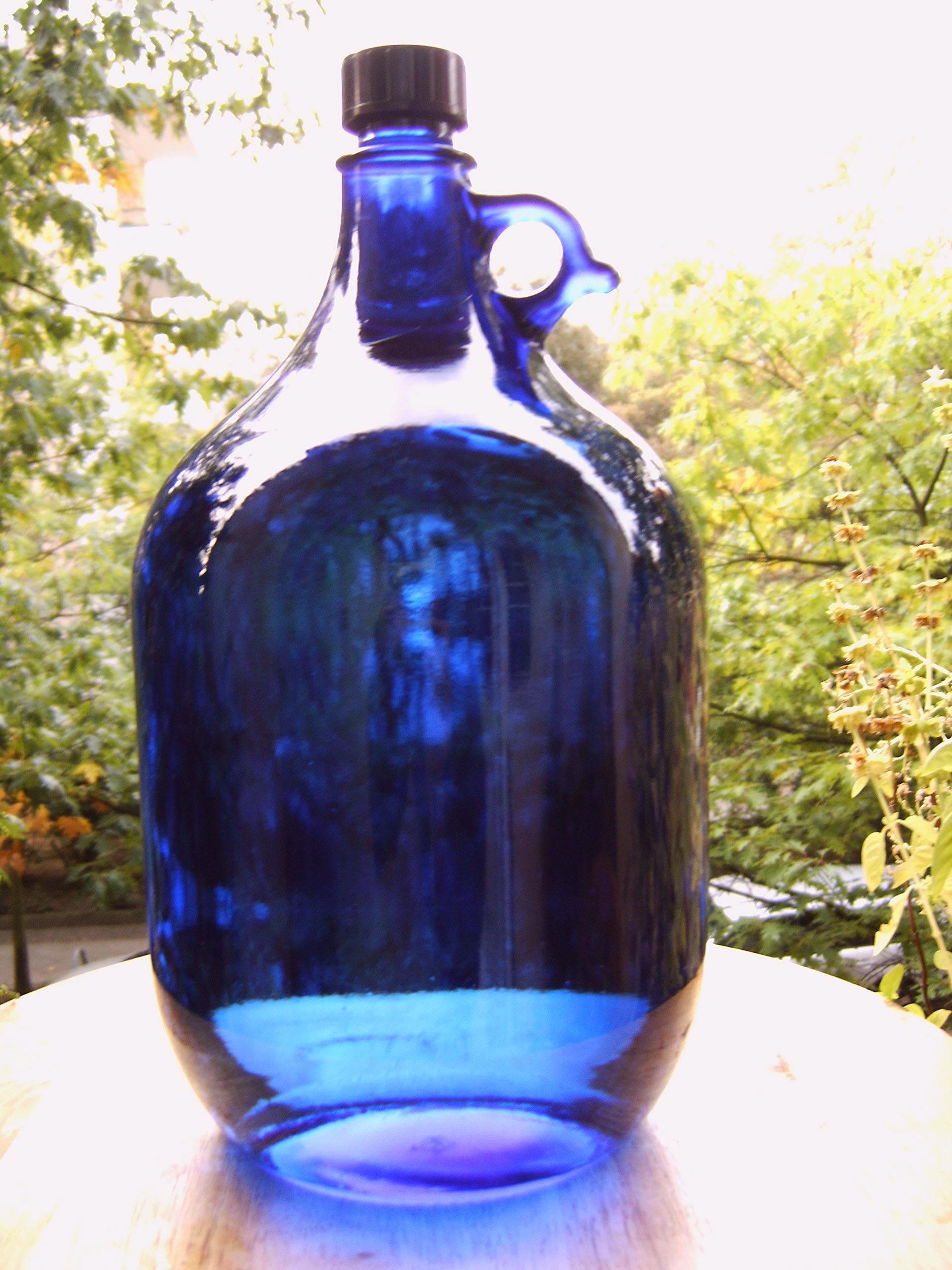 Garrafa azul de vidrio de murano para solarizar agua